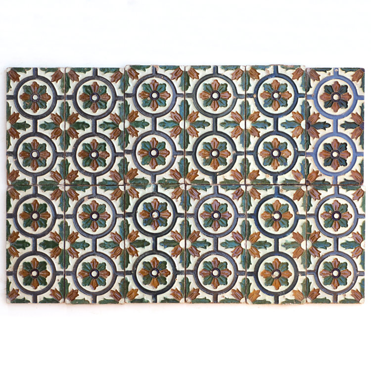 Azulejos técnica de “Arista” siglo XIX, Triana (Sevilla).