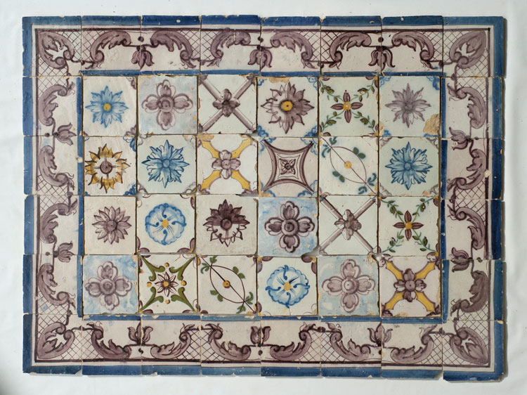 Azulejos decorados a pincel del siglo XVIII, Portugal - vista 2