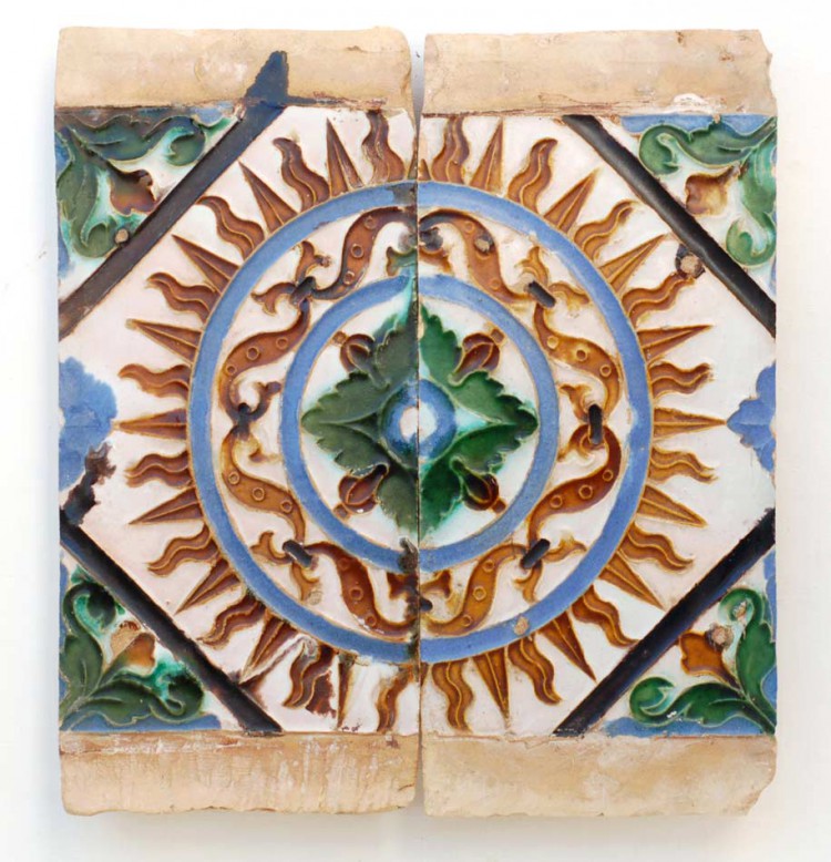 Azulejos de tecnica de "Arista" del siglo XVI, Triana (Sevilla).