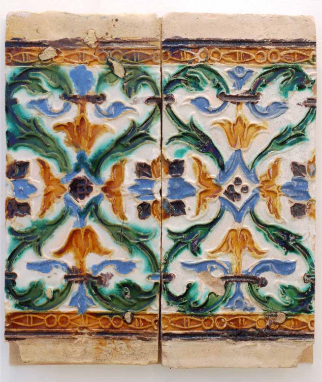 Azulejos de tecnica de "Arista" del siglo XVI, Triana (Sevilla).