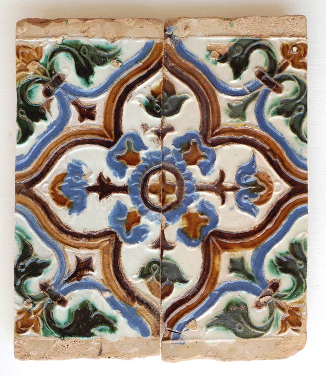 Azulejos de tecnica de "Arista" del siglo XVI, Triana (Sevilla).