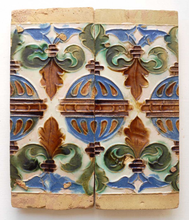 Azulejos de tecnica de "Arista" del siglo XVI, Triana (Sevilla).