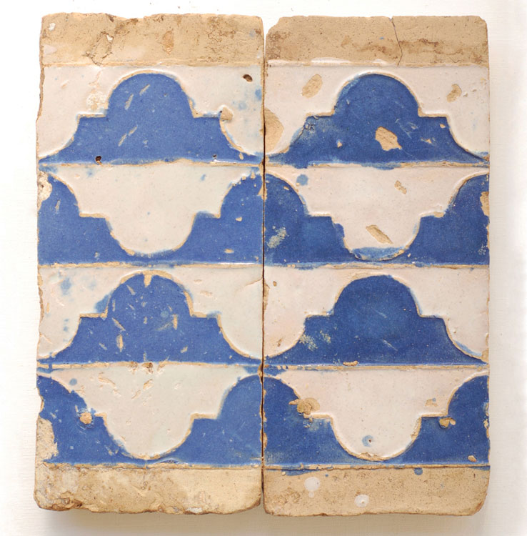 Azulejos de tecnica de "Arista" del siglo XVI, Triana (Sevilla).