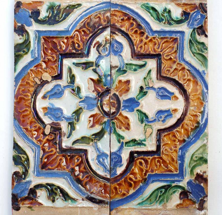 Azulejos de tecnica de "Arista" del siglo XVI, Triana (Sevilla).