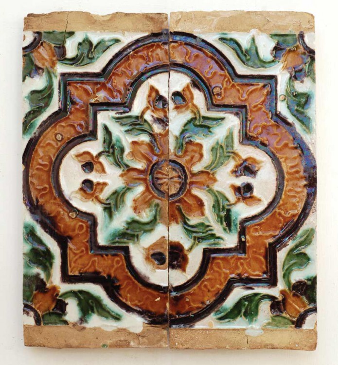 Azulejos de tecnica de "Arista" del siglo XVI, Triana (Sevilla).