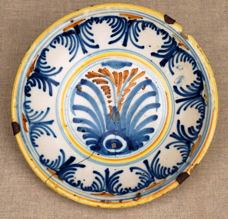 Plato del siglo XVIII Talavera-Puente (Toledo).